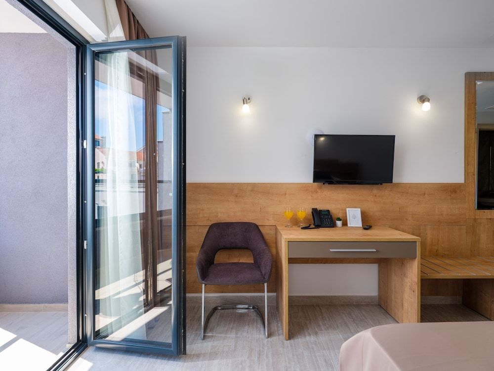 Hotel D-Elegant Dubrovnik Premium Double Room, City View 6