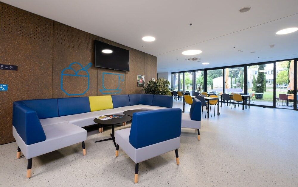 undefined Akademis Academia 6