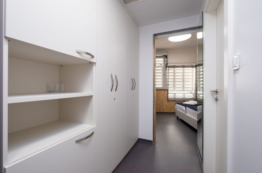 undefined Akademis Academia 4