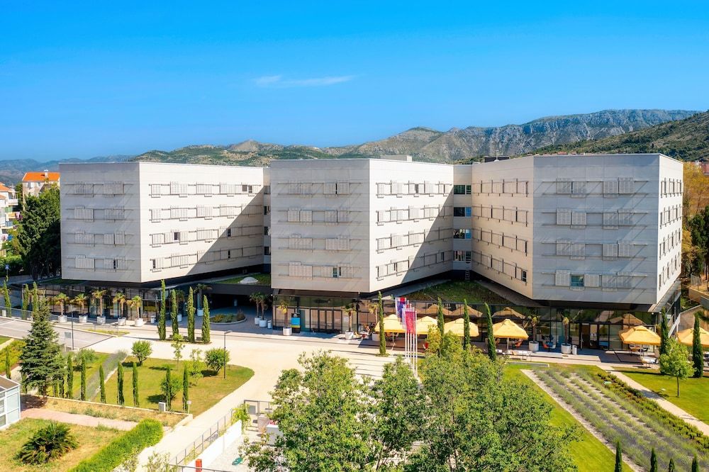 undefined Akademis Academia 2