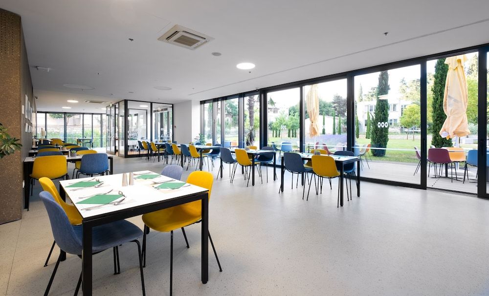 undefined Akademis Academia 9