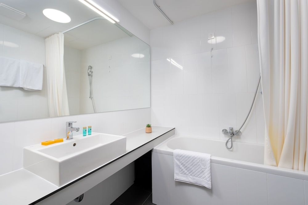 undefined Akademis Academia 5