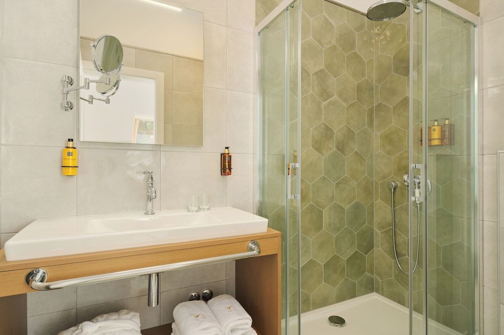 Palace Natali Standard Room with Half Day Boat Excursion 5