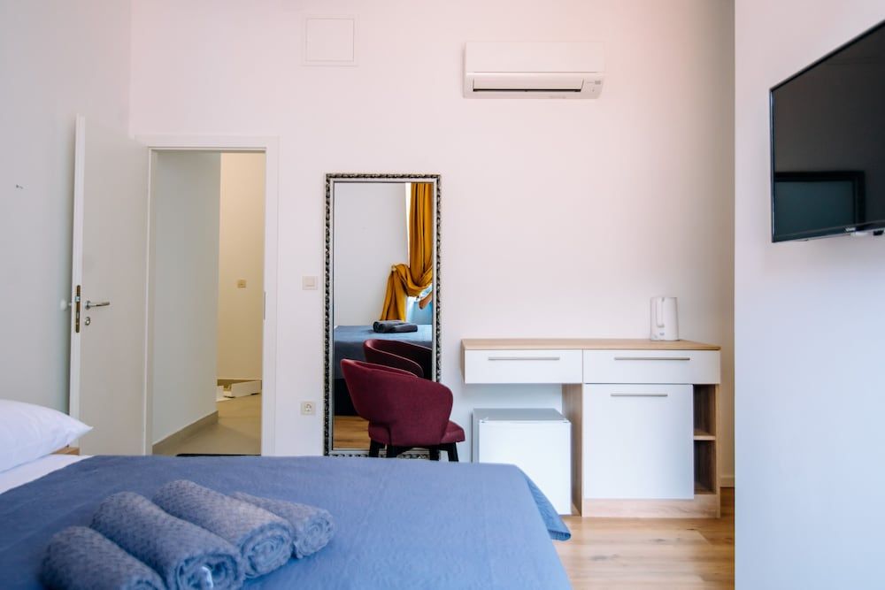 Art Deco Rooms by DuHomes Premium Room 19