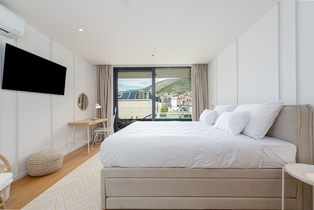 City Residences Deluxe Double Room, City View 4