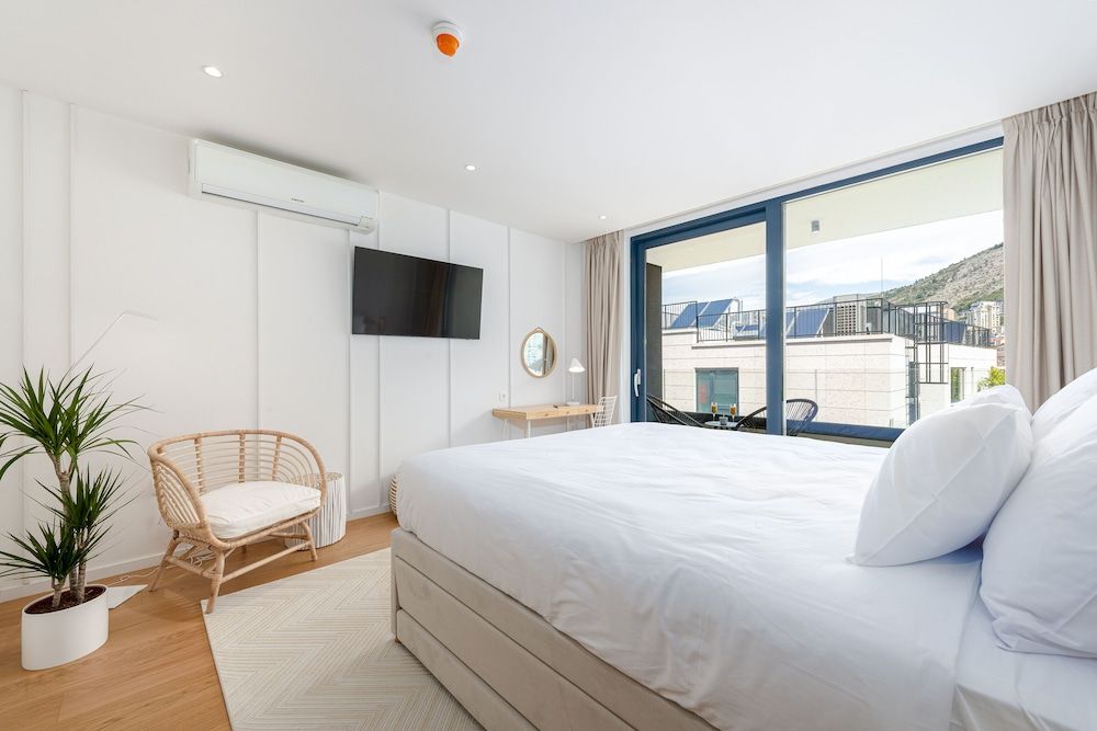 City Residences Deluxe Double Room, City View 5