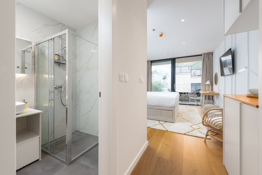 City Residences Deluxe Double Room, City View 8