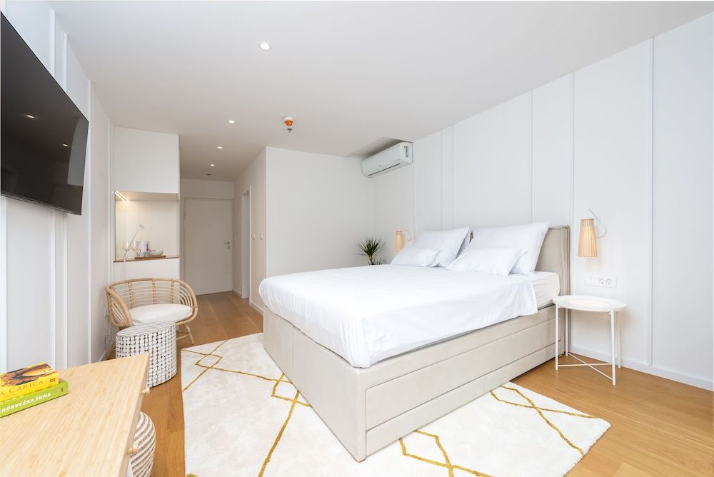 City Residences Deluxe Double Room, City View