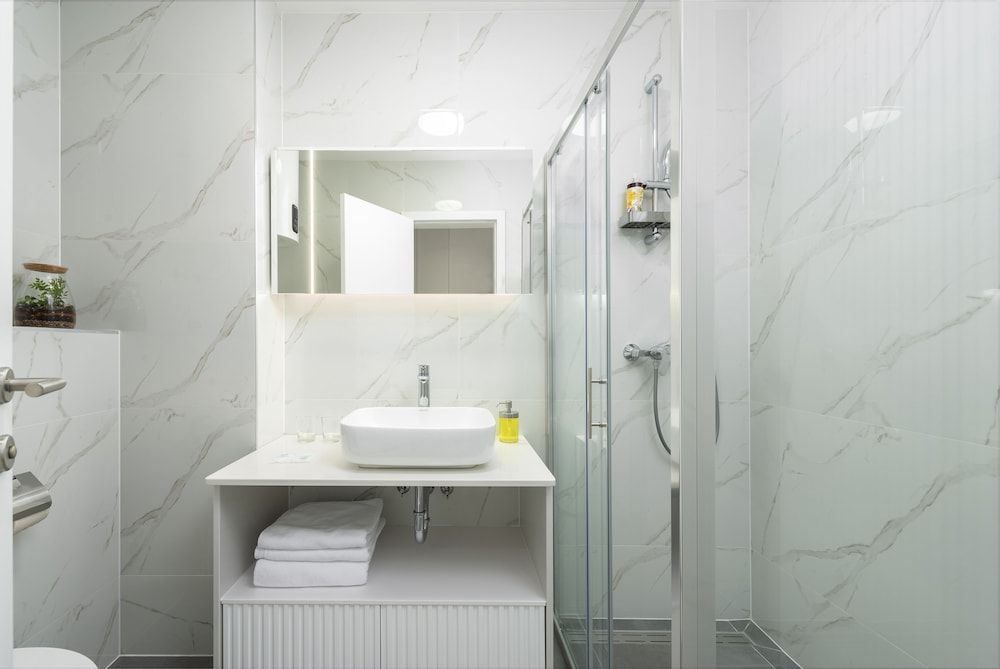 City Residences Deluxe Double Room, City View 9