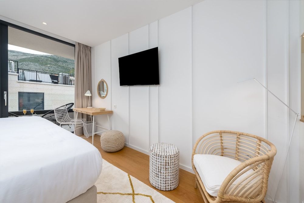 City Residences Deluxe Double Room, City View 2