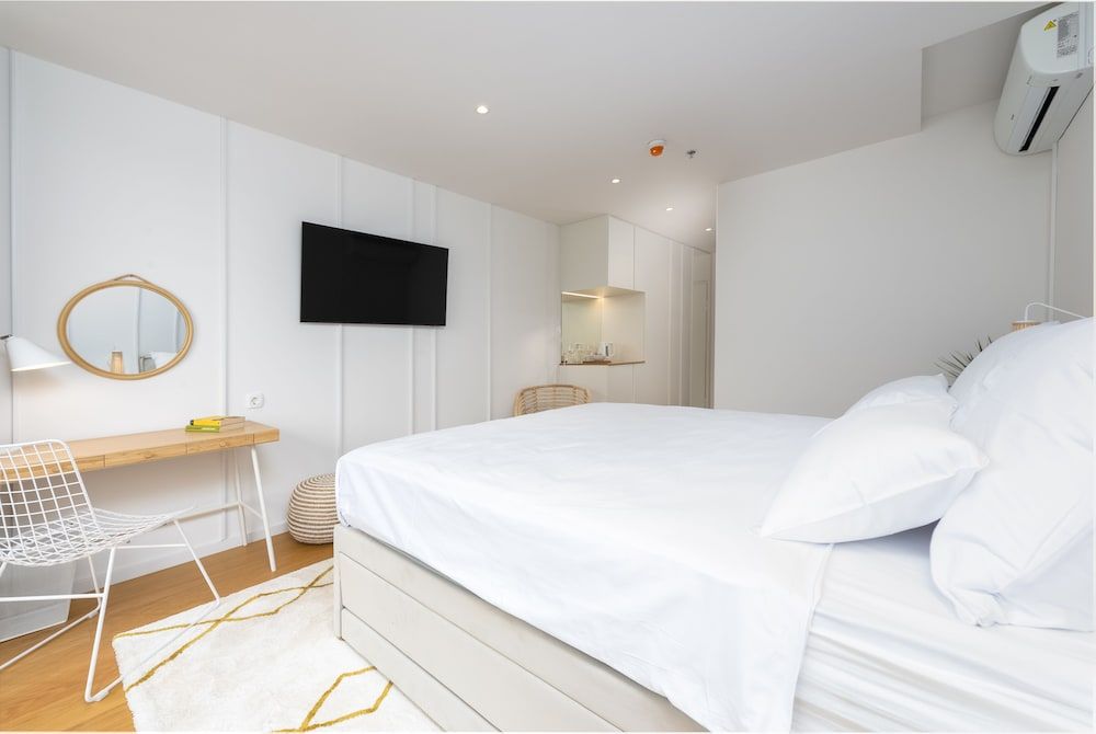 City Residences Deluxe Double Room, City View 3