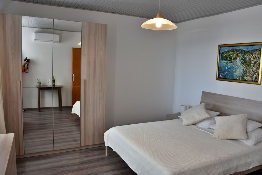 Apartments Aurelia Double Room, Balcony, Sea View 2