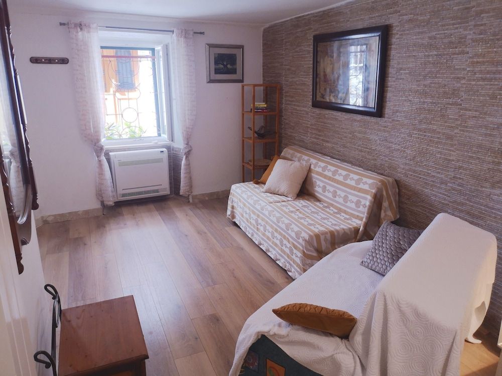 Old Town Economy Apartments Economy House 13