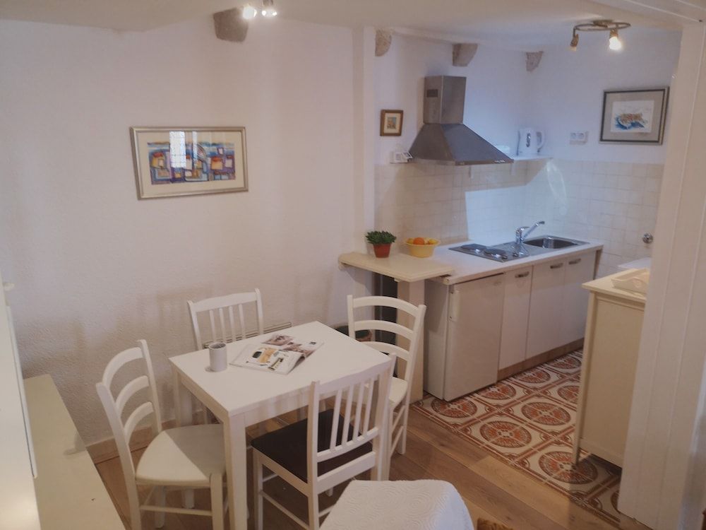 Old Town Economy Apartments Economy House 10