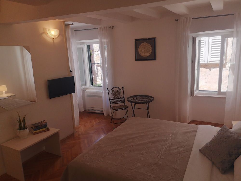 undefined Old Town Economy Apartments 8