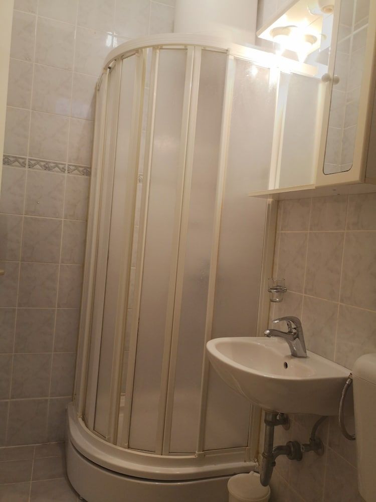 Old Town Economy Apartments Superior Studio Suite, 1 King Bed 5