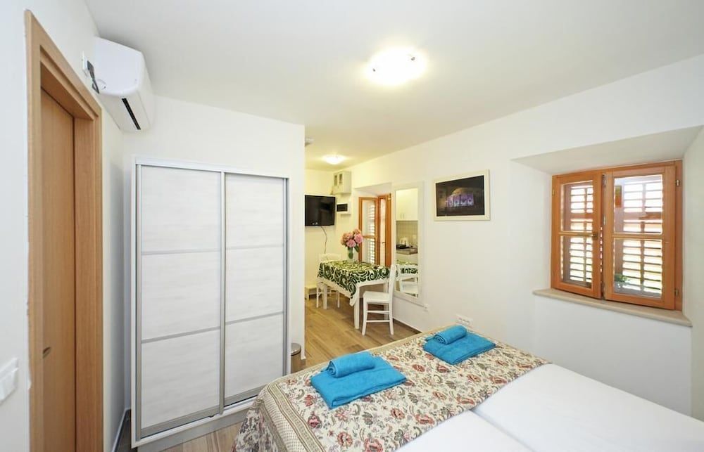 undefined Hortenzia House