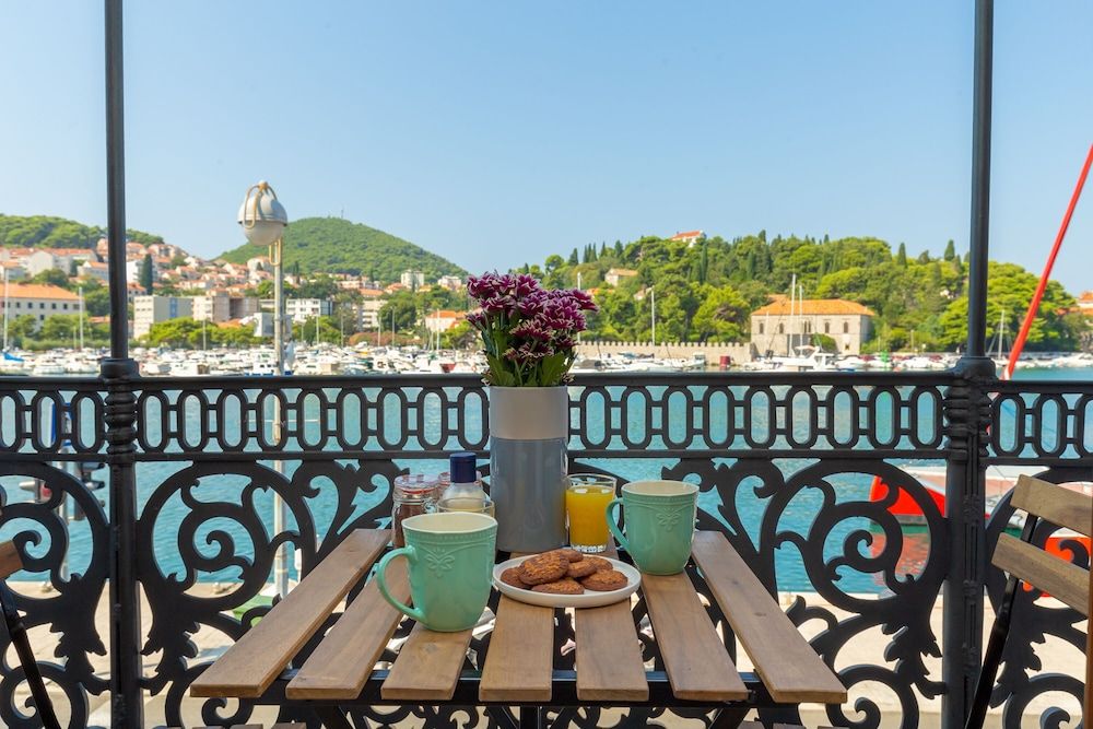 undefined Boutique Villa Root 3