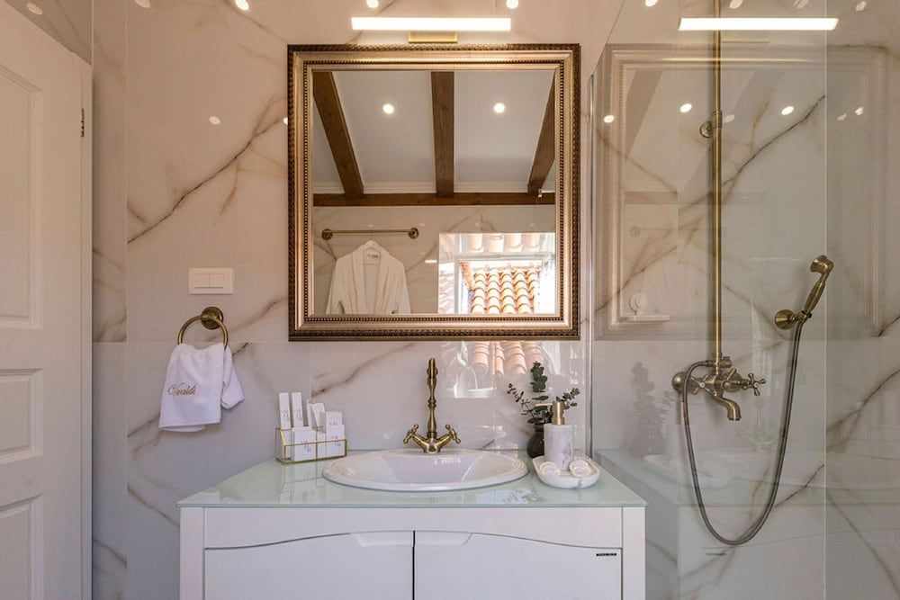 Vivaldi Double Room (Deluxe Double Room) 7