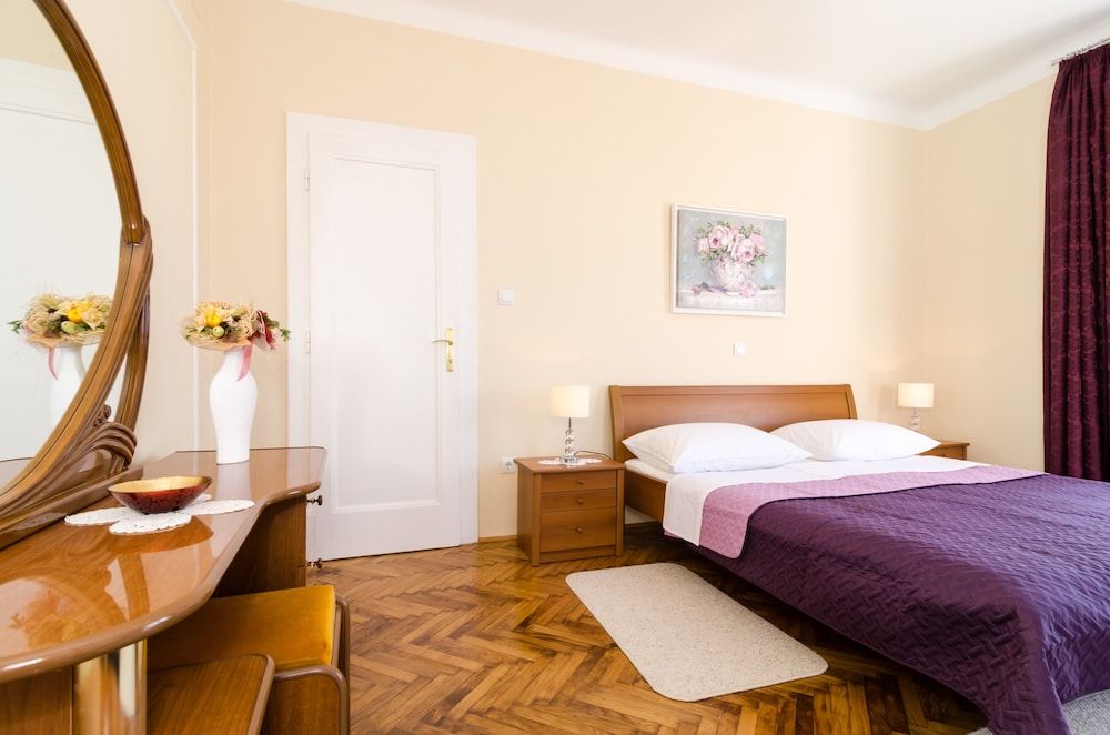 undefined Apartment & Room Ivela 3