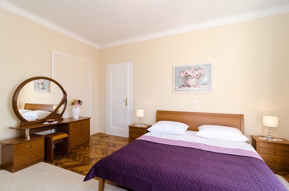 undefined Apartment & Room Ivela 4