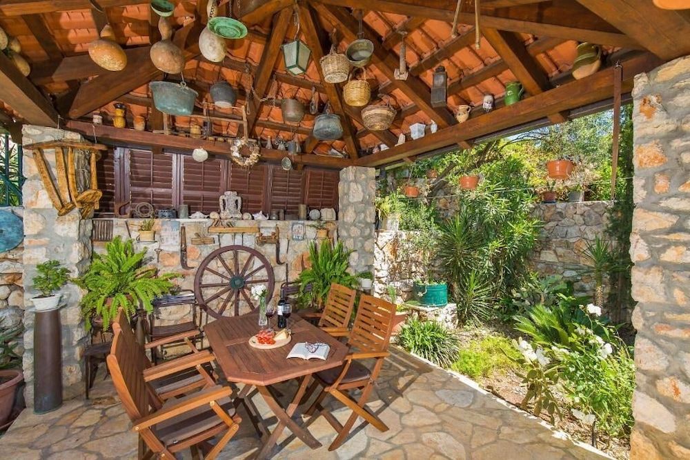 undefined Rooms on Konalu 2