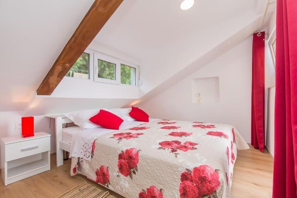 undefined Rooms on Konalu 9