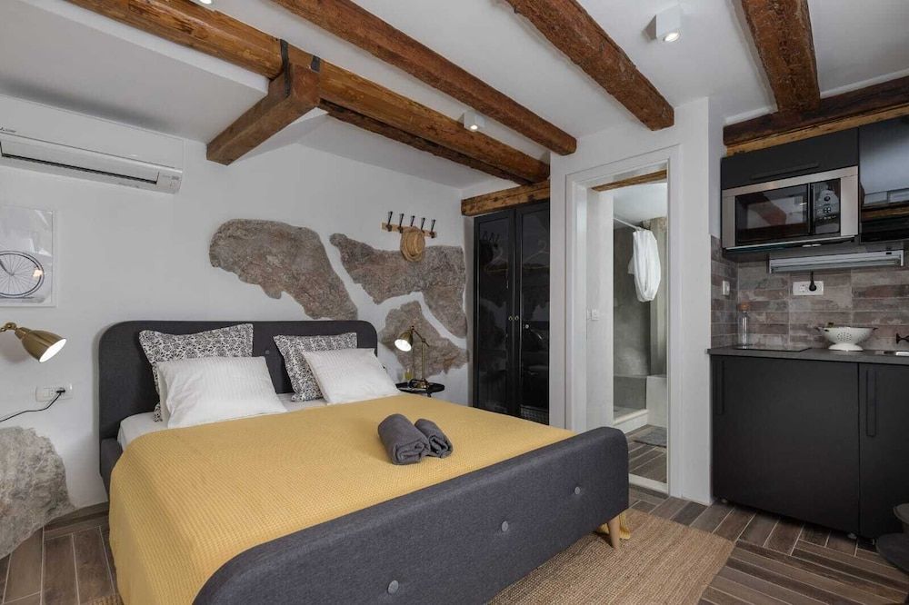 undefined Private Accomodation Linda