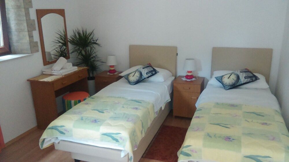 Villa Mali Raj Double Room, 2 Twin Beds 7