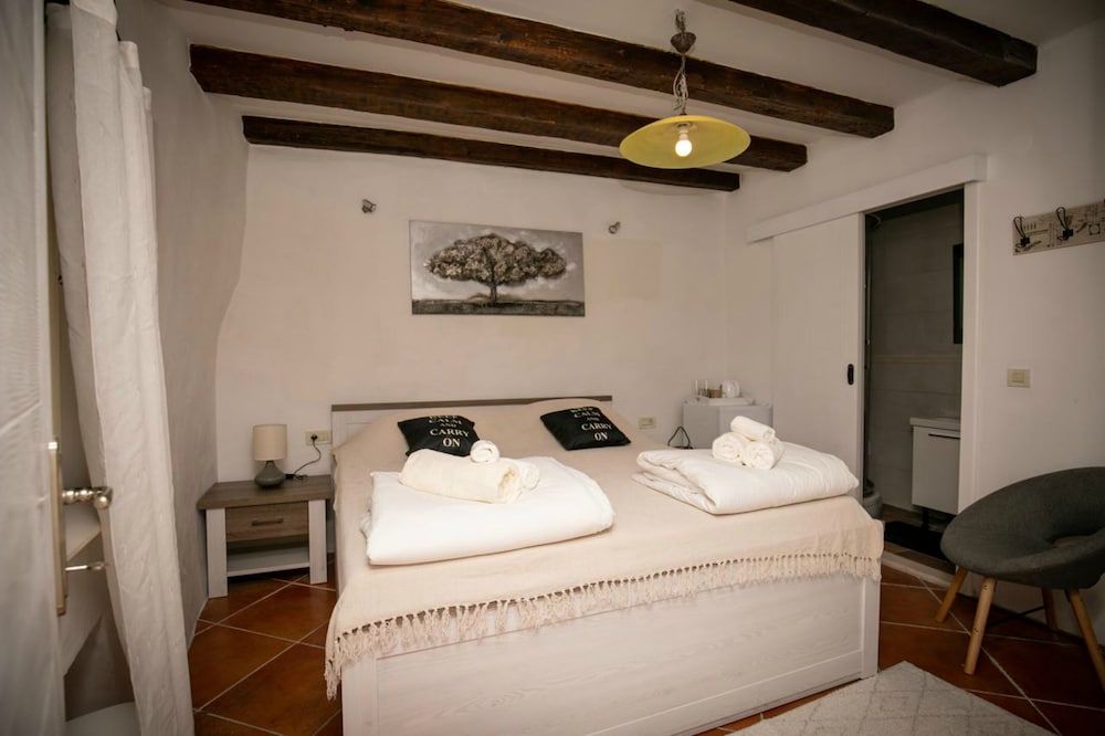 undefined Rooms Epidaurus 8