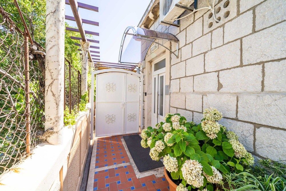 undefined Rooms Nina 10