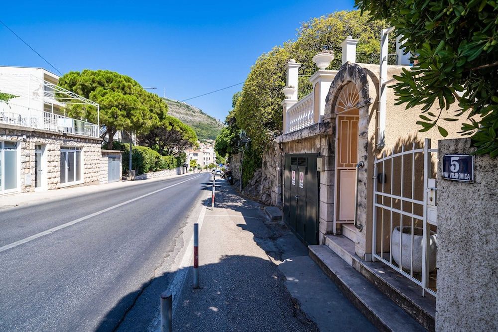 undefined Rooms Nina 5