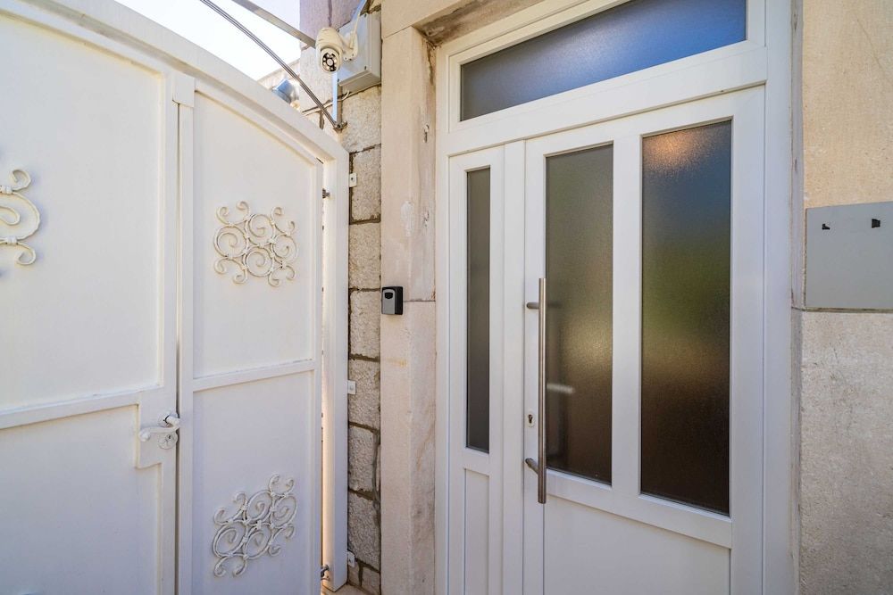 undefined Rooms Nina 6