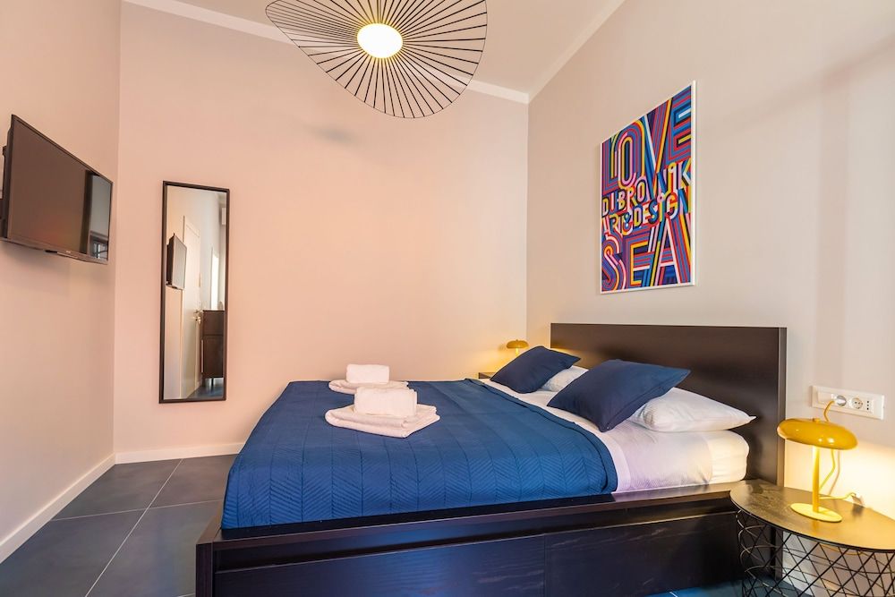 undefined Cap rooms 7