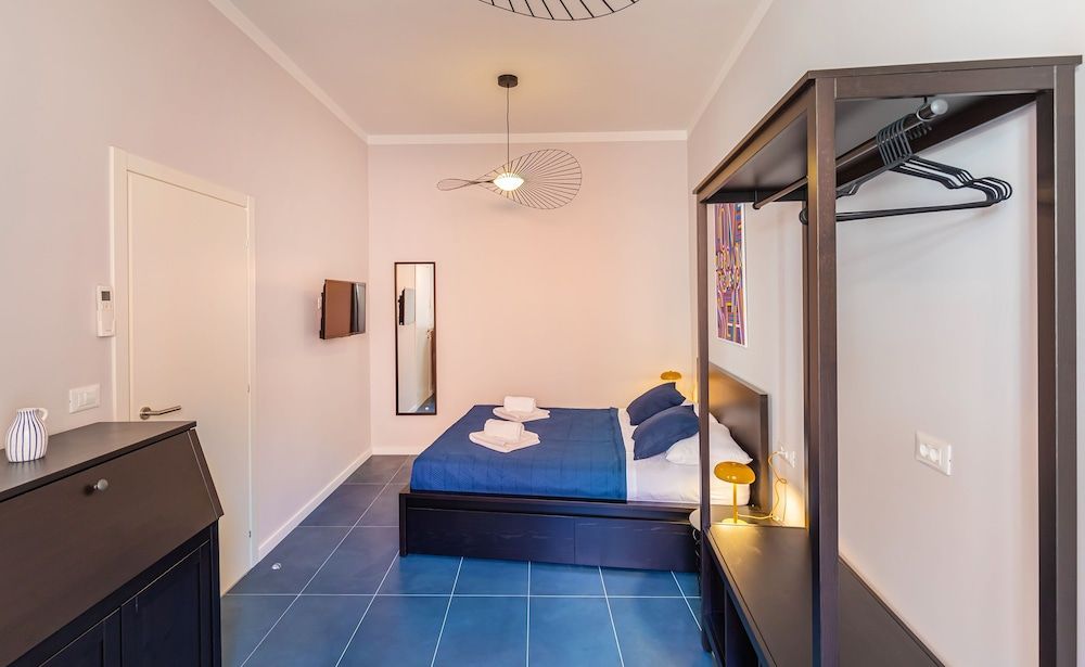 undefined Cap rooms 8