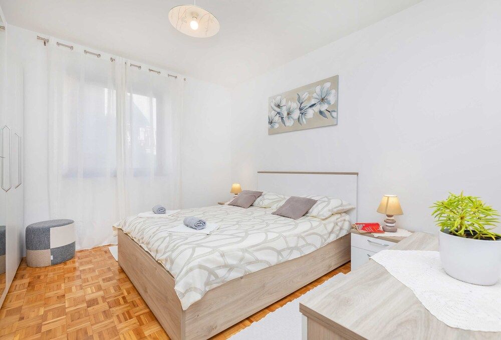 undefined Rooms Ivo 7