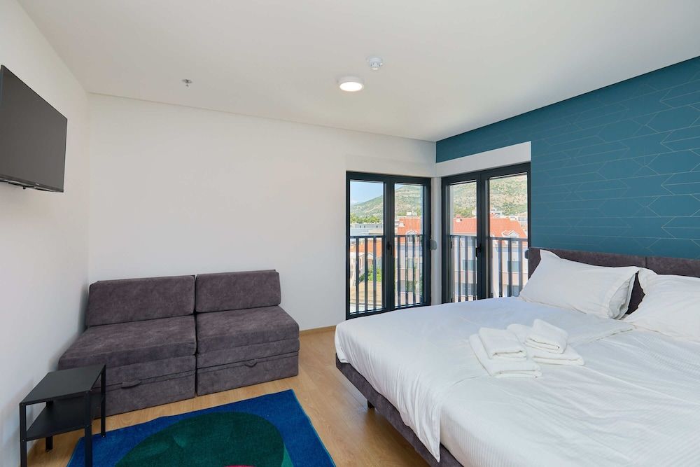 undefined DOMINIUM CITY SUITES 4