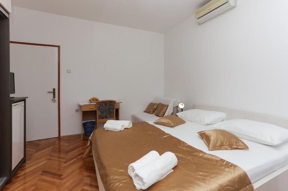 Lapad View Studio (Studio Apartment with Balcony and Sea) 4