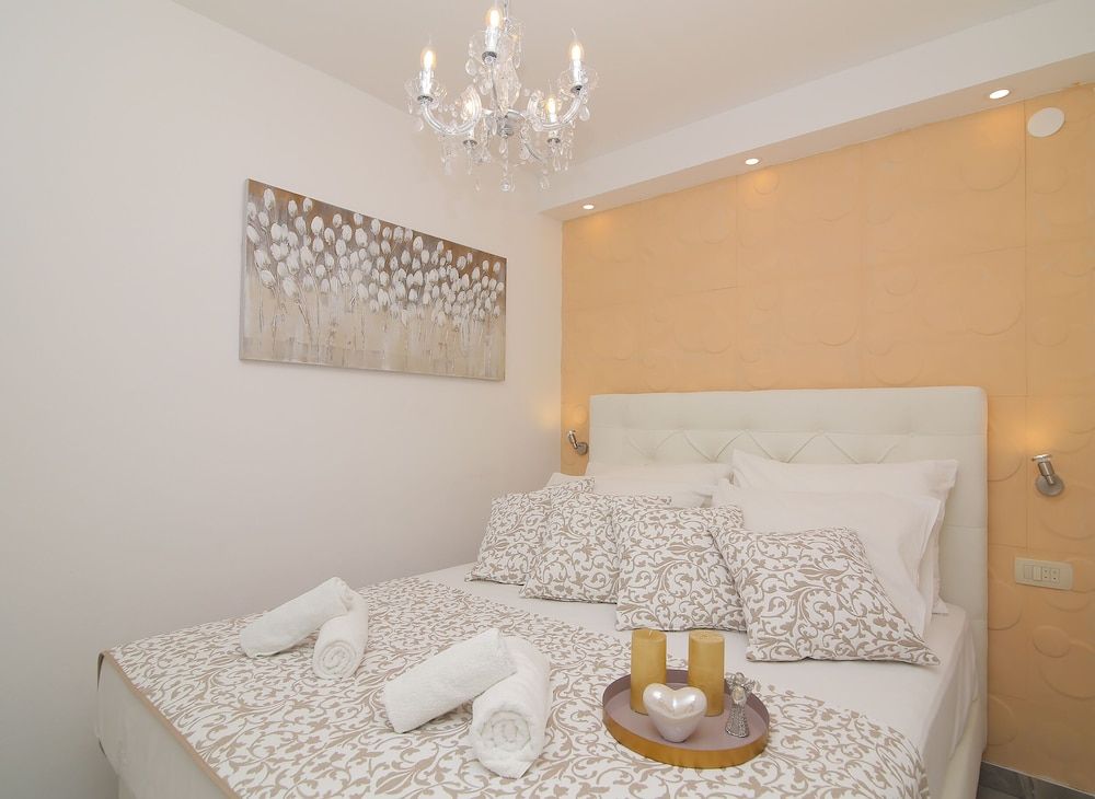 Apartment (One Bedroom Apartment with Terrace)