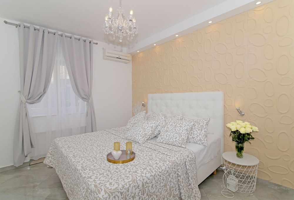 Apartment (Deluxe One Bedroom Apt with Terrace)