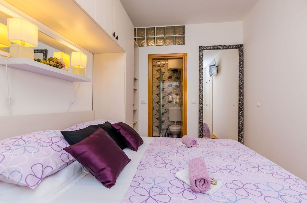 Double Room (Double Room)