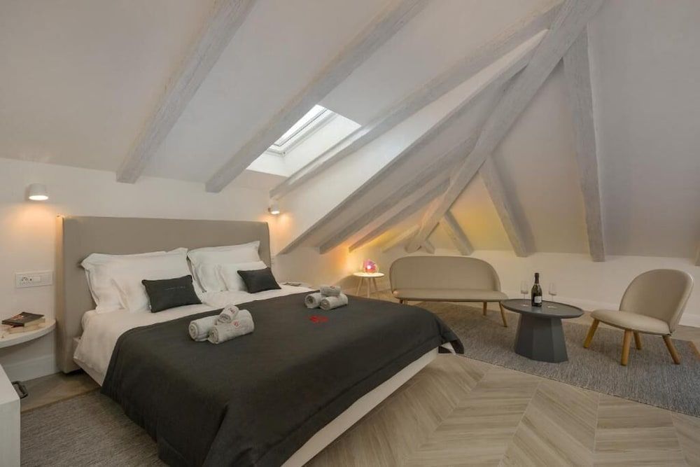 undefined Palazzo de Bona 10