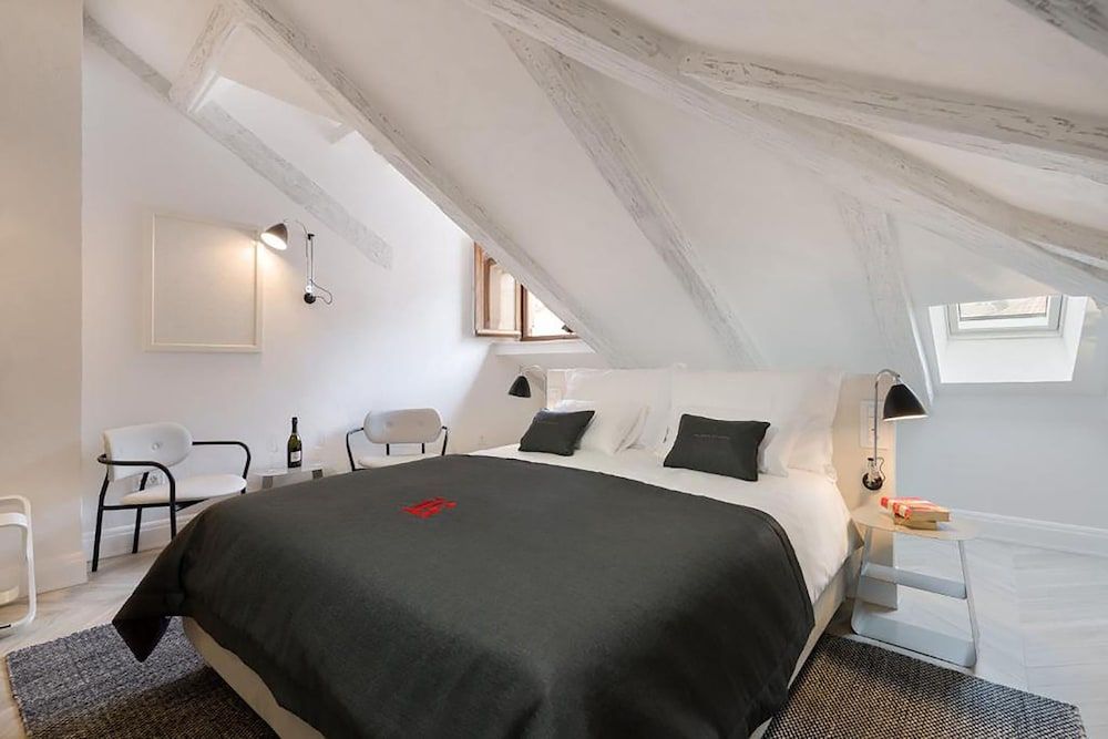 Deluxe Room (Room 2)