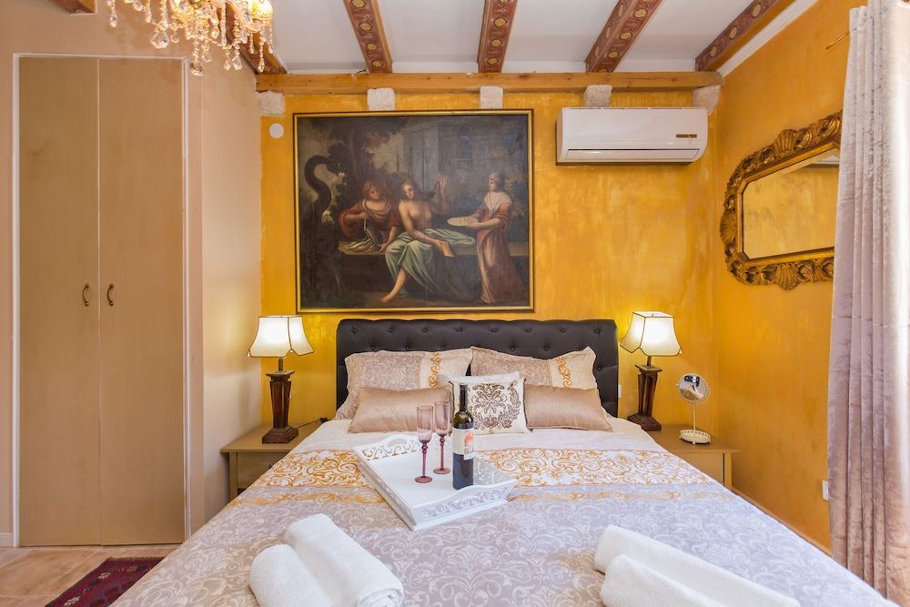 Deluxe Double Room First Floor (address: Dropceva 7)