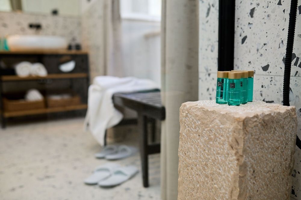 Bota Palace Deluxe Room (Stagnum) 11