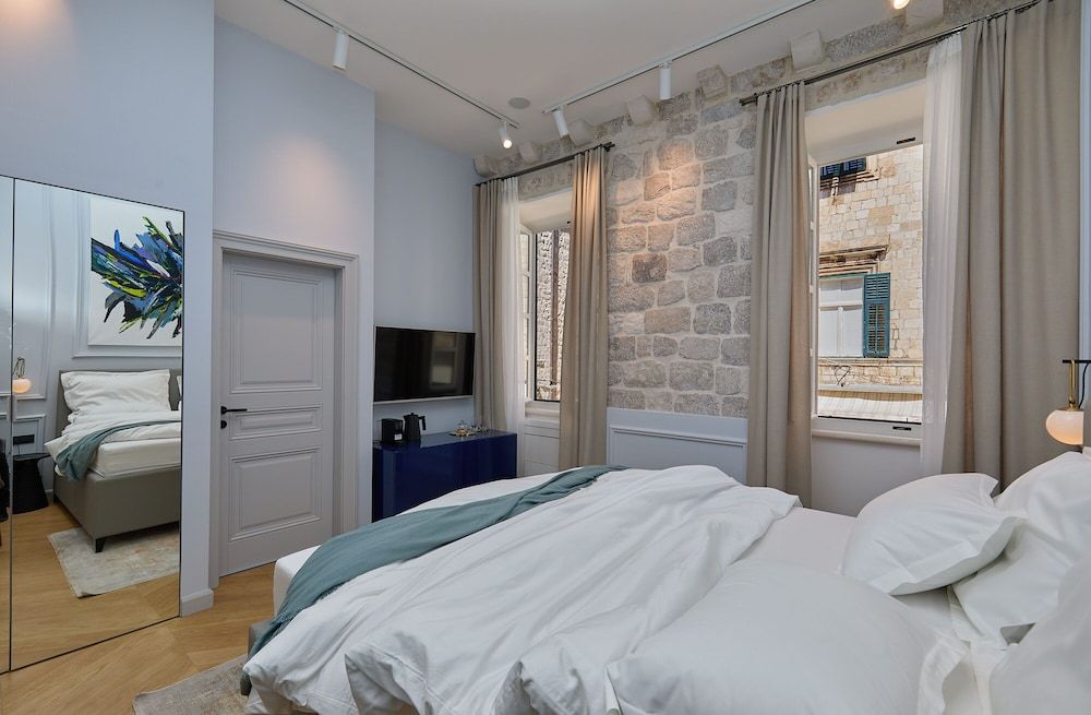 Bota Palace Deluxe Room (Stagnum) 8