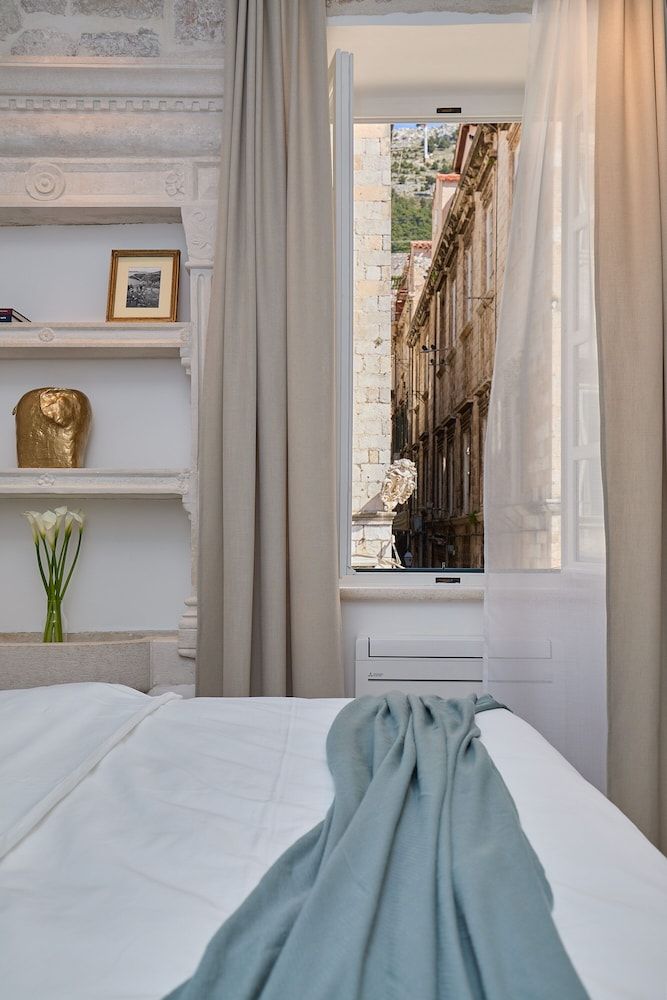 Bota Palace Deluxe Room (Ragusa) 11