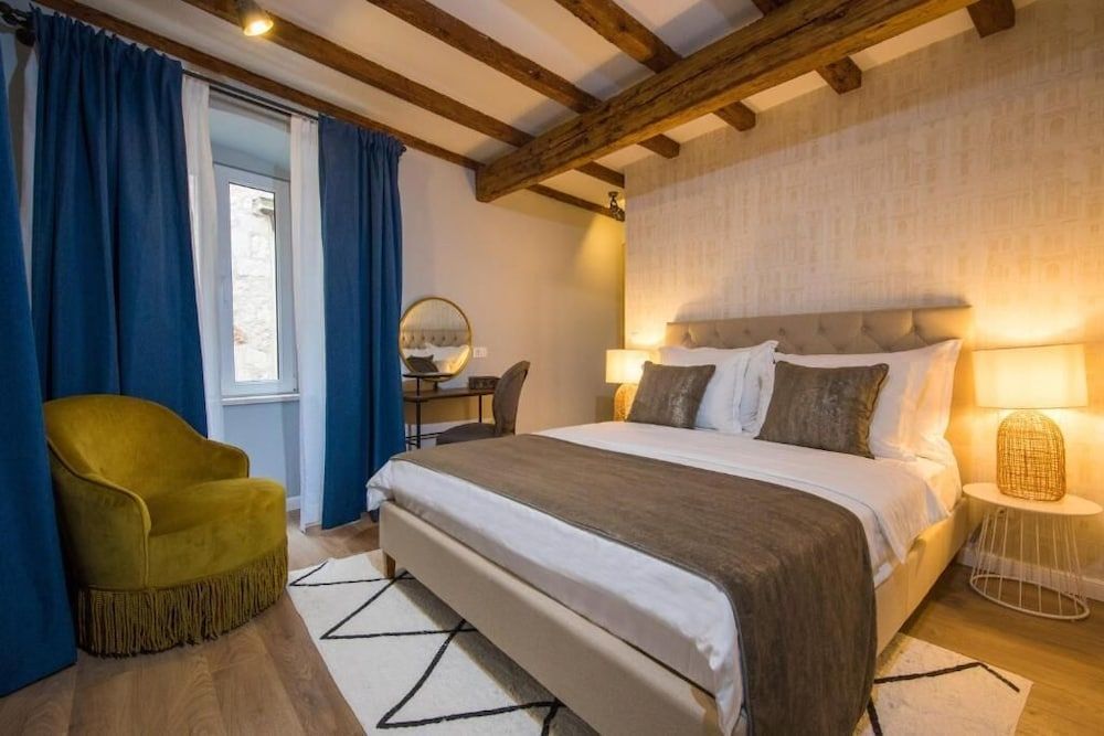 Palacio Celeste Deluxe Double Room 1