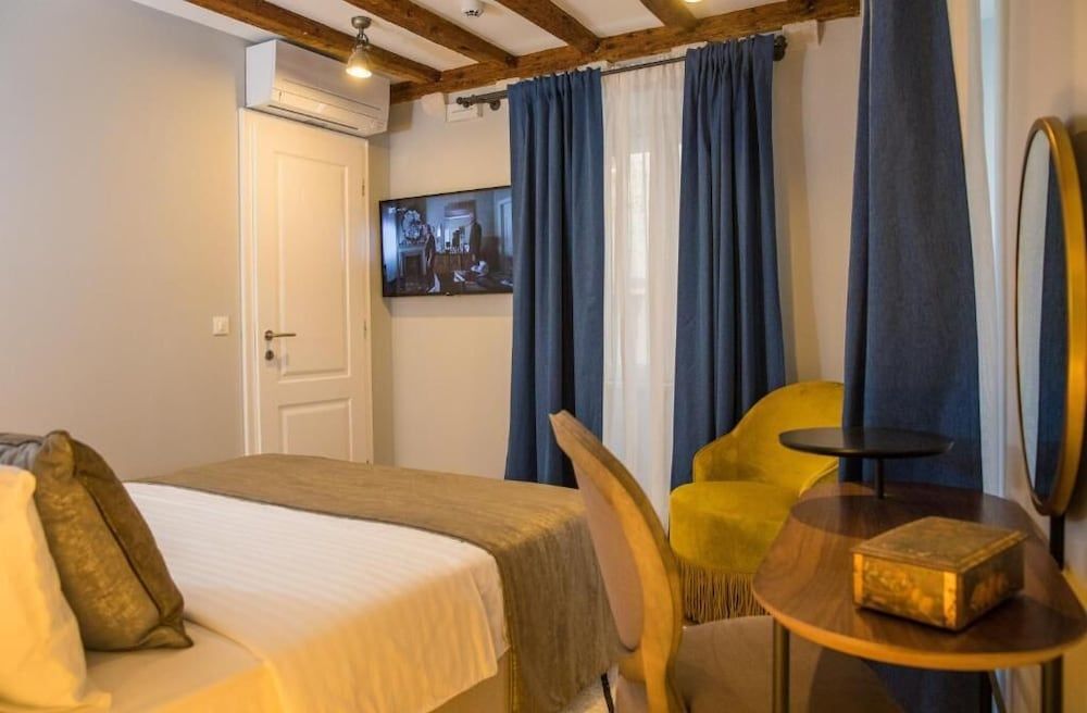 Palacio Celeste Deluxe Double Room 1 2