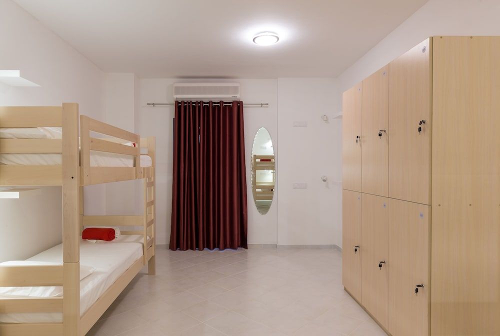Hostel Free Bird - Adults Only Shared Dormitory, Women only, Private Bathroom (6 beds) 2